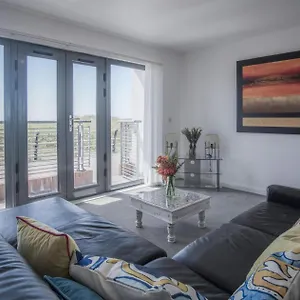 https://seafront-2-bedroom-apartment-in-swansea-marina-sa1.cardiffhotelswales.com