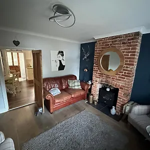 https://beautiful-two-bedroom-victorian-cottage-ringwood.bournemouth-hotels.org